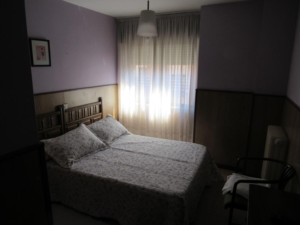 Hostal Restaurante El Abuelo Trobajo Del Camino Екстер'єр фото
