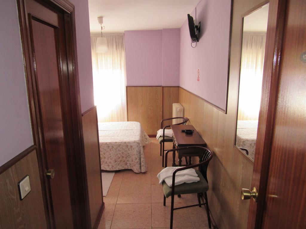 Hostal Restaurante El Abuelo Trobajo Del Camino Екстер'єр фото