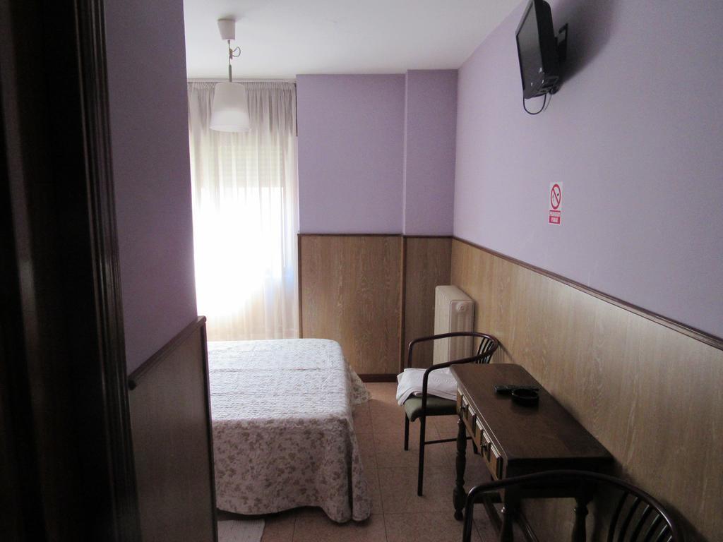 Hostal Restaurante El Abuelo Trobajo Del Camino Екстер'єр фото