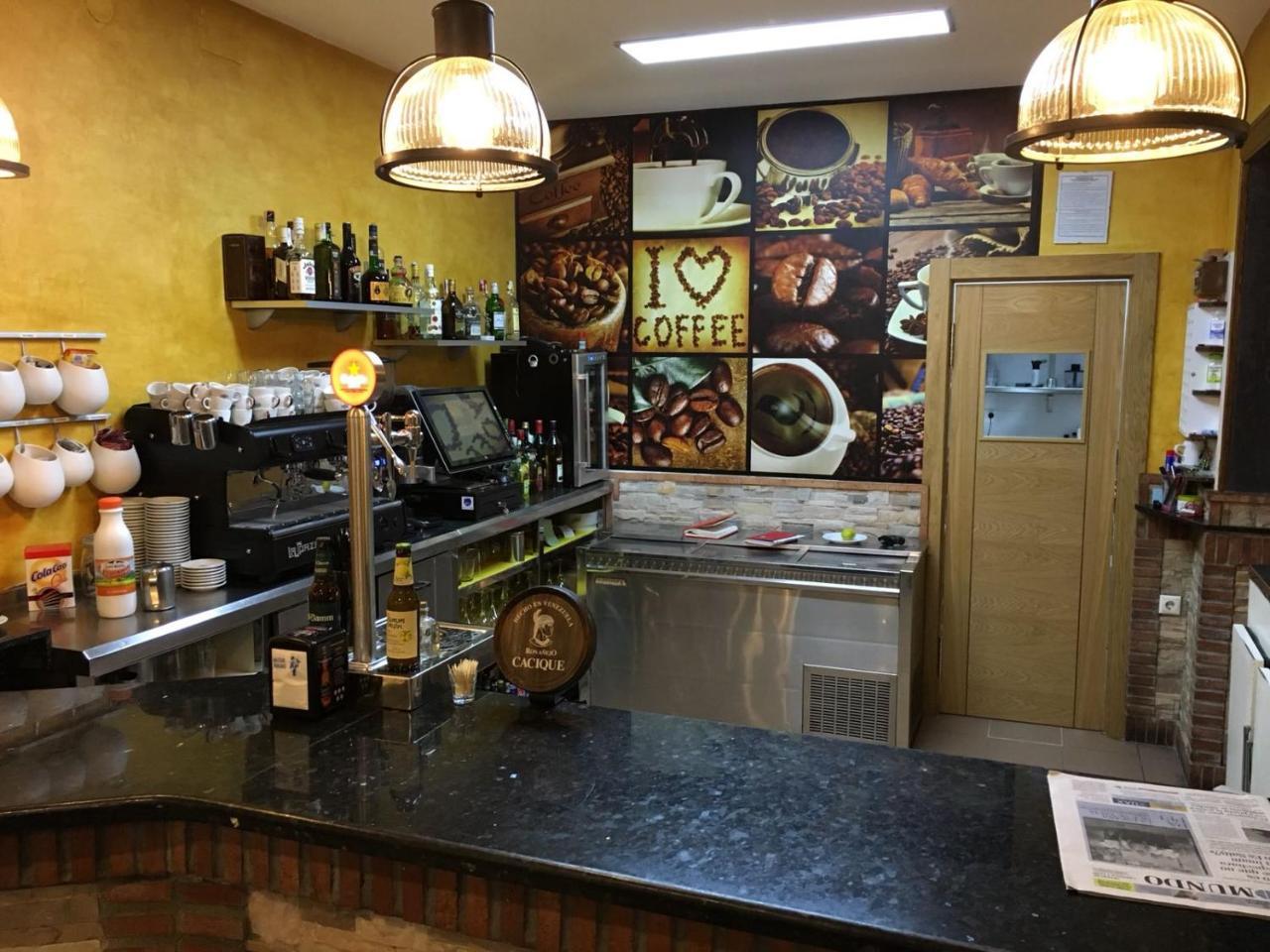 Hostal Restaurante El Abuelo Trobajo Del Camino Екстер'єр фото