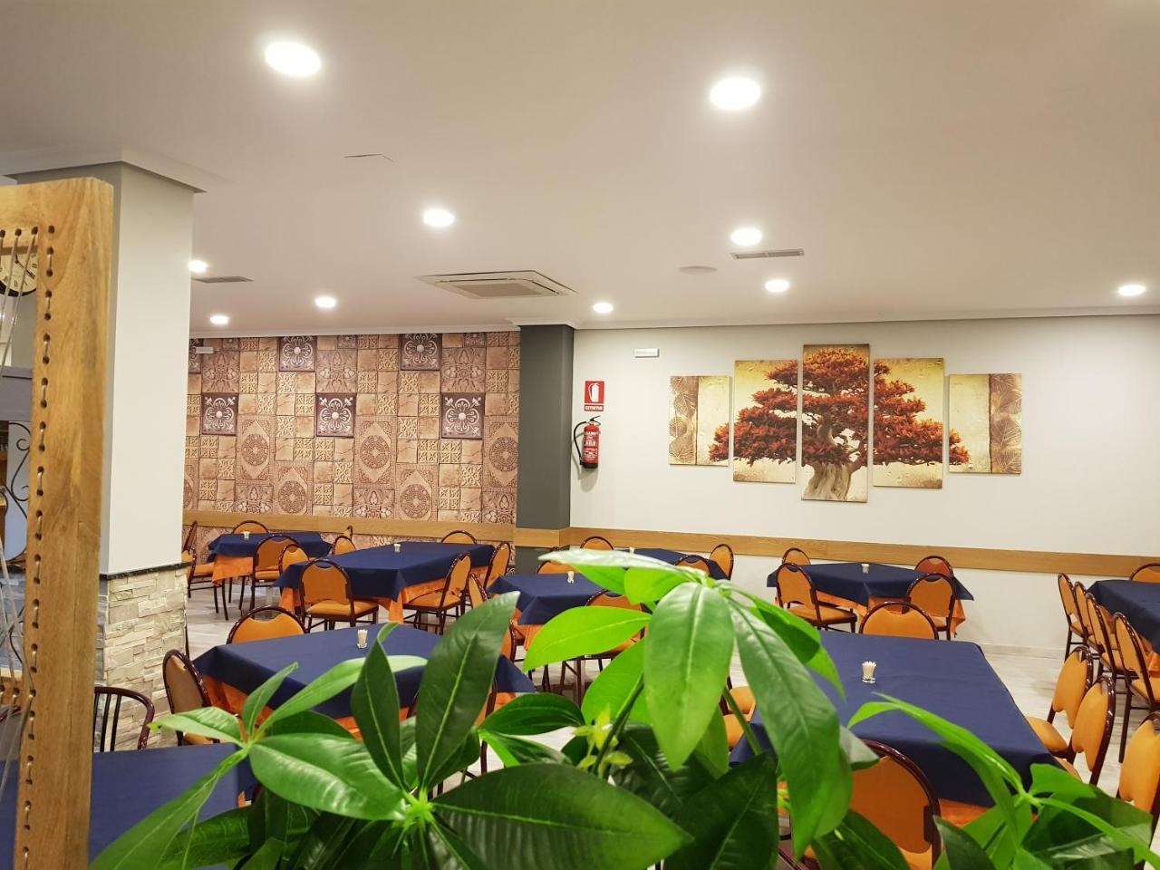 Hostal Restaurante El Abuelo Trobajo Del Camino Екстер'єр фото